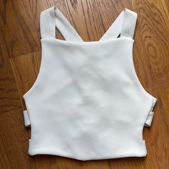 White Boohoo Strappy Crop Top - Picture 2 of 2